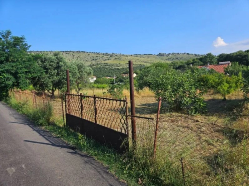 Prodaja - Zemljište Podgorica, Tološi